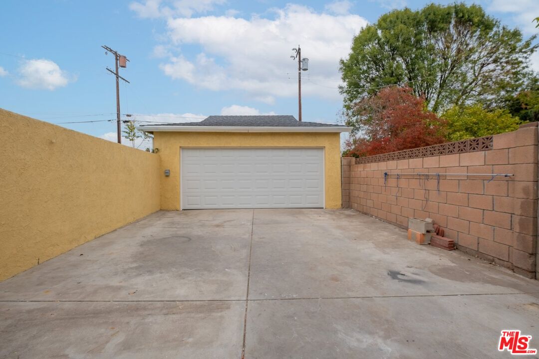 18925 Hart Street Reseda, CA 91335 - Photo 3 of 22 Gallery Image 3