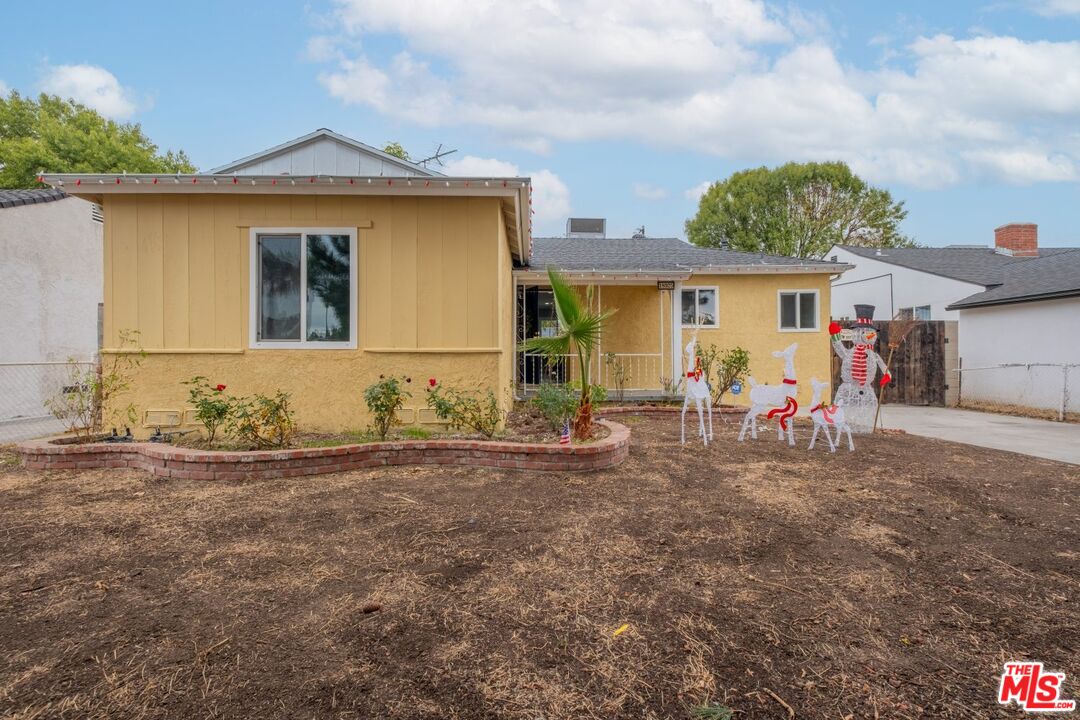 18925 Hart Street Reseda, CA 91335 - Photo 5 of 22 Gallery Image 5