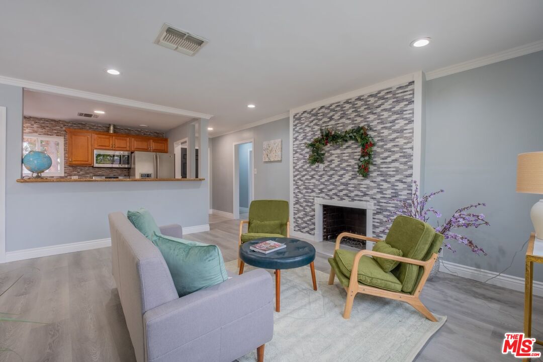 18925 Hart Street Reseda, CA 91335 - Photo 8 of 22 Gallery Image 8