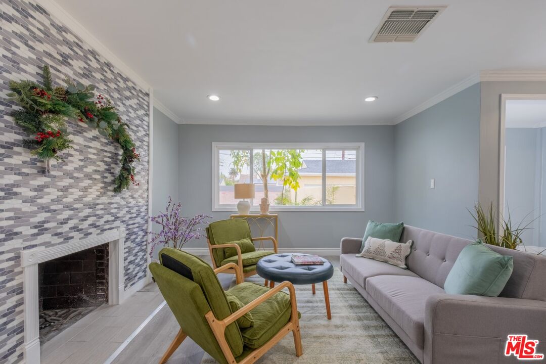 18925 Hart Street Reseda, CA 91335 - Photo 9 of 22 Gallery Image 9