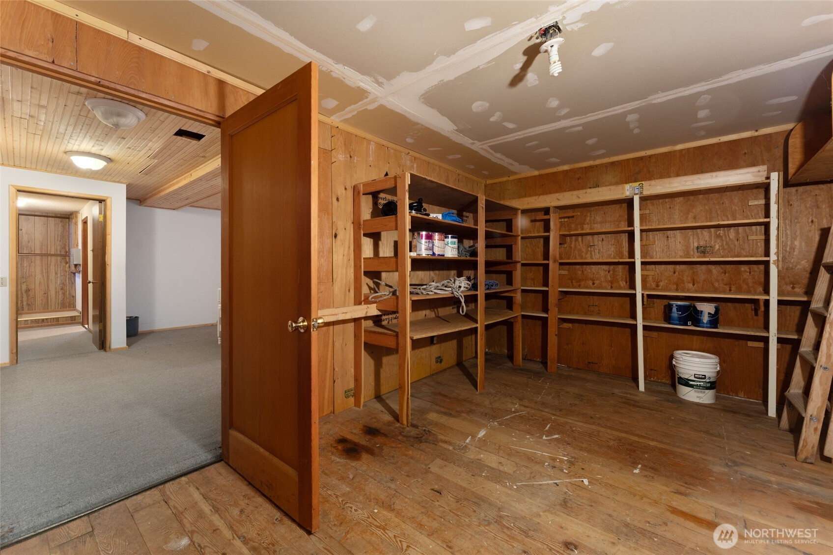 15082 South Lakeshore Road Chelan, WA 98816 - Photo 26 of 36 a view of walk in closet with empty racks
