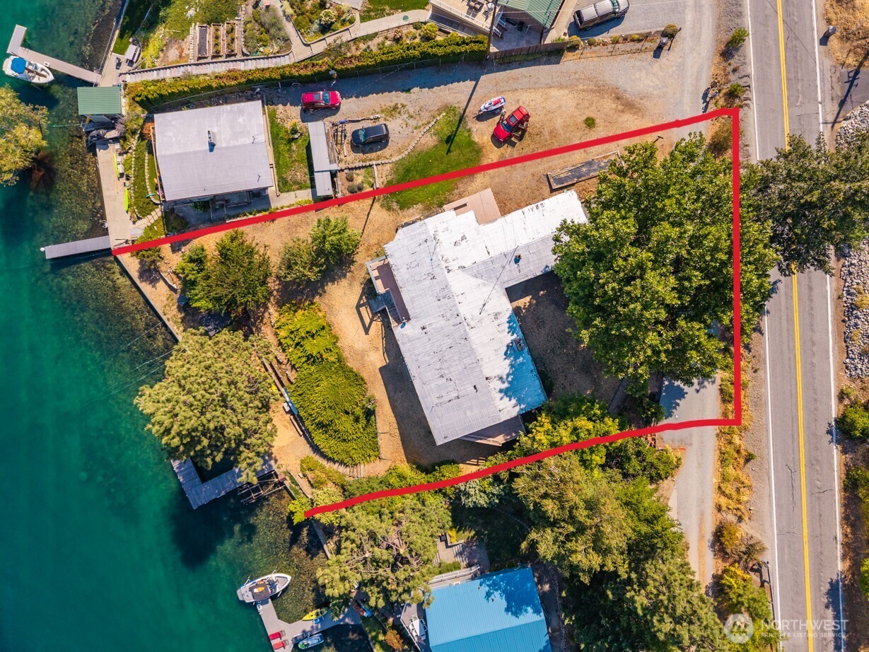 15082 South Lakeshore Road Chelan, WA 98816 - Photo 34 of 36 an aerial view of a houses