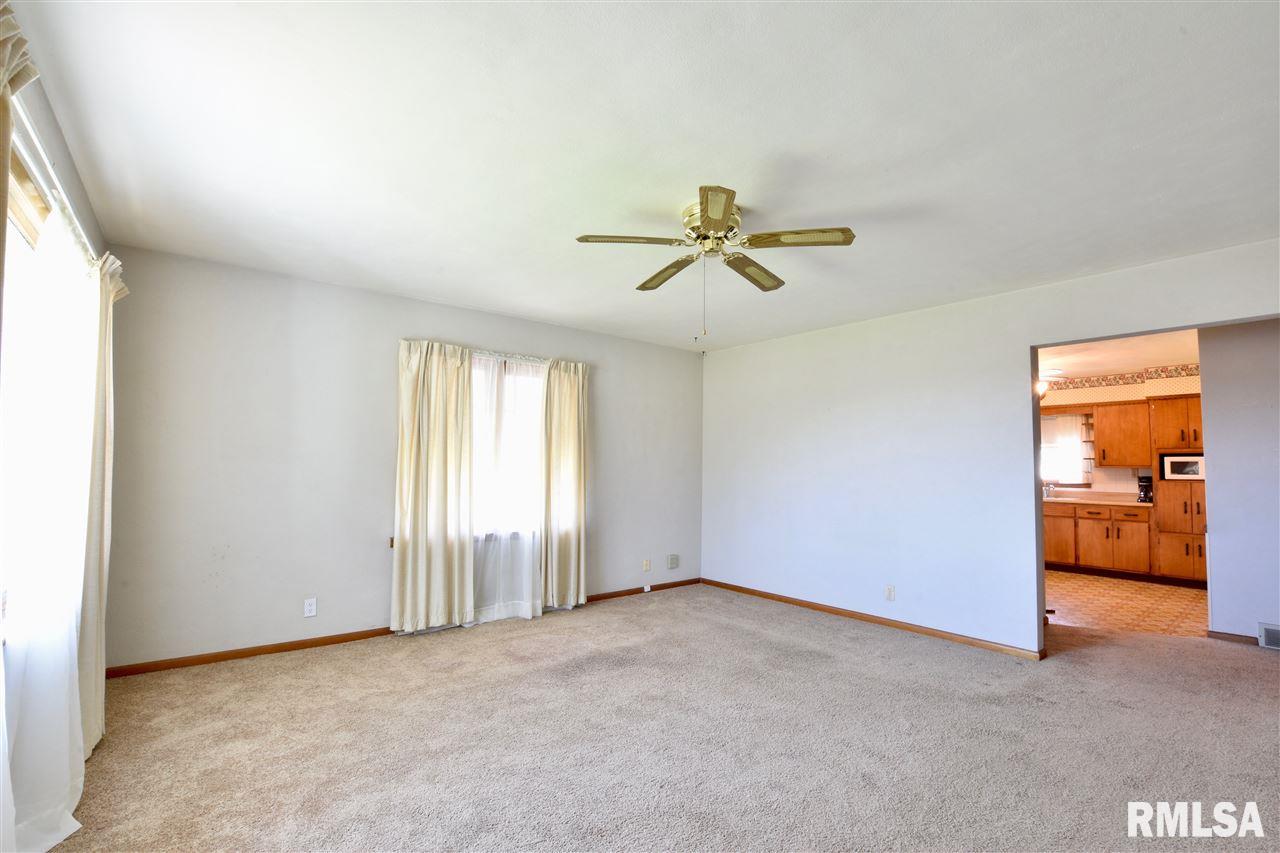3187 Mall Road Pekin, IL 61554 - Photo 12 of 36