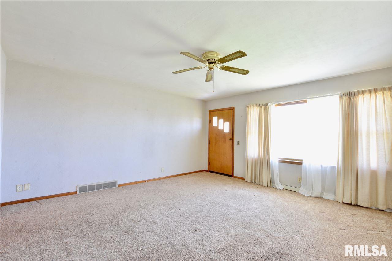 3187 Mall Road Pekin, IL 61554 - Photo 13 of 36