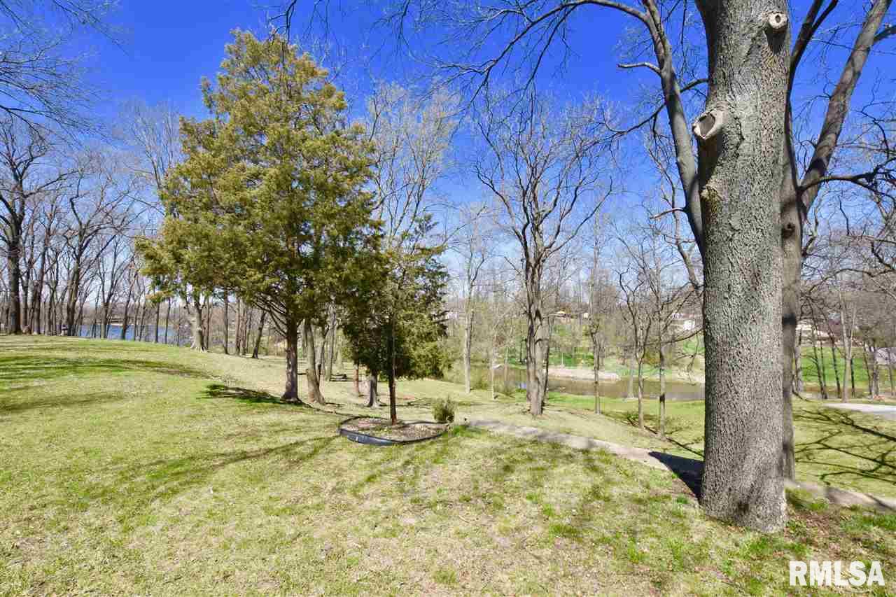 3187 Mall Road Pekin, IL 61554 - Photo 10 of 36
