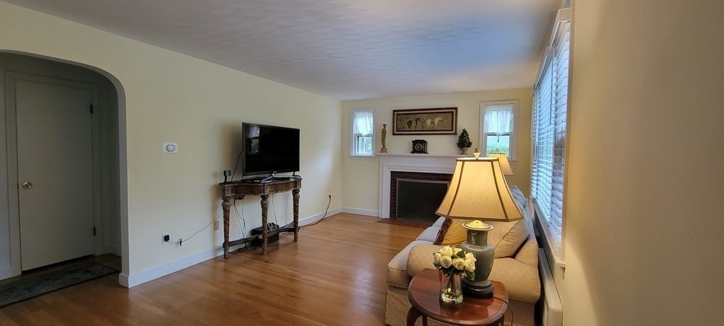 22 Beaverbrook Road Burlington, MA 01803 - Photo 4 of 31 Gallery Image 4