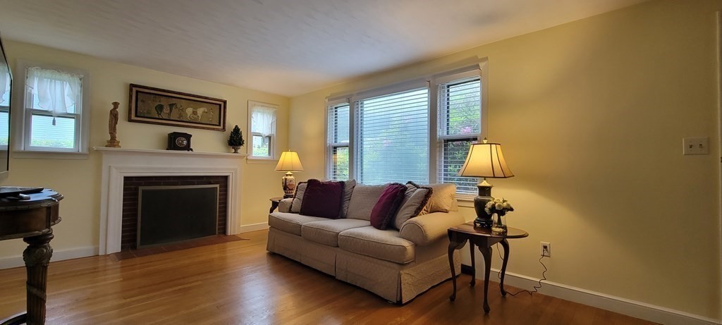 22 Beaverbrook Road Burlington, MA 01803 - Photo 5 of 31 Gallery Image 5