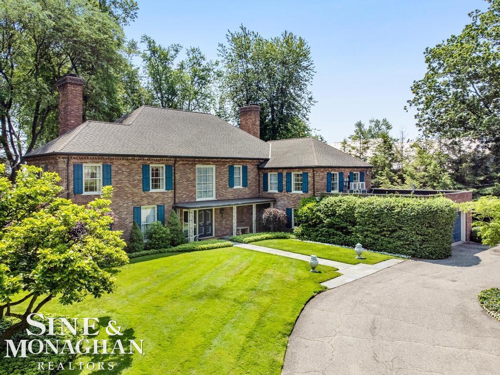 681 Lake Shore Road Grosse Pointe, MI 48236 - Photo 62 of 75 50114891-61.JPG