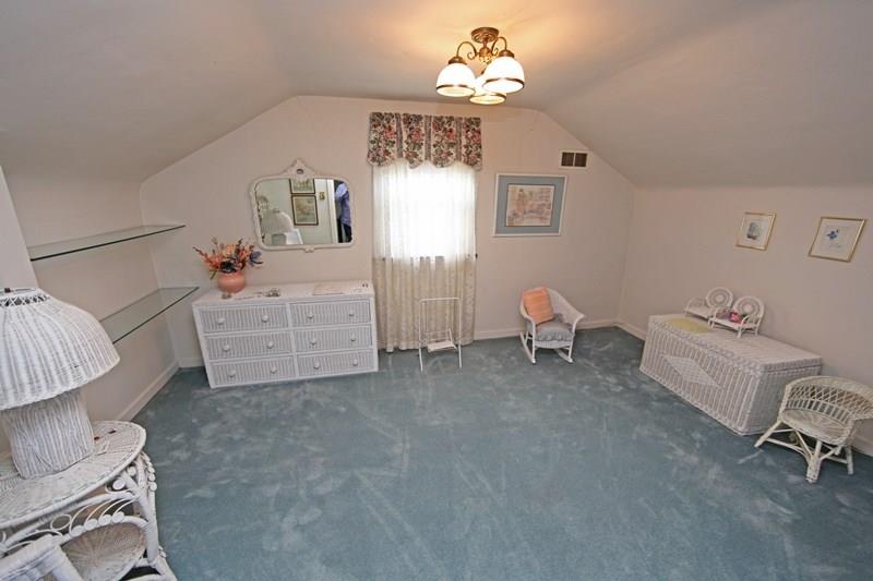 4470 Mt Troy Road Pittsburgh, PA 15214 - Photo 18 of 20 Bedroom 3
