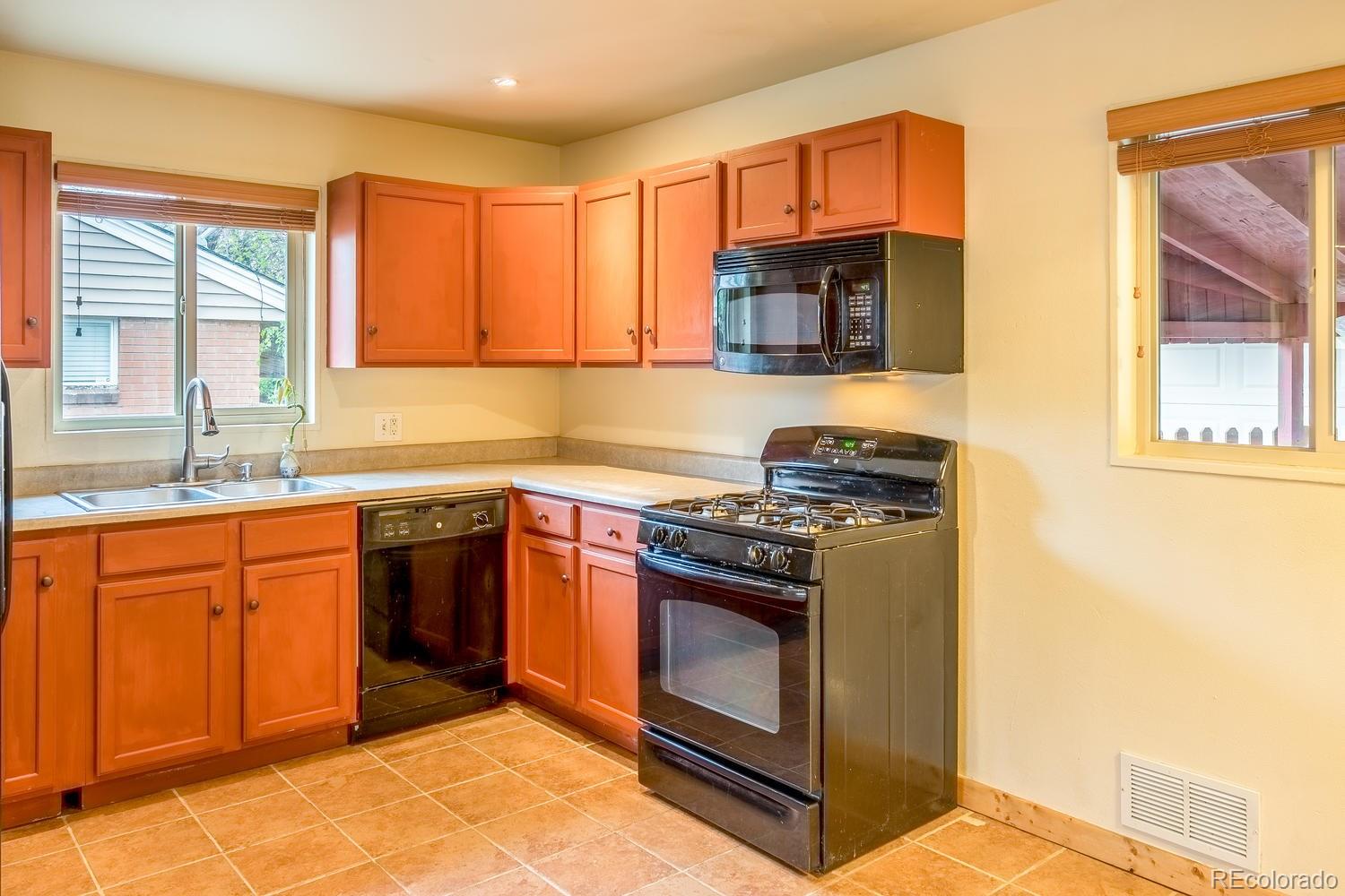 7533 Raritan Street Denver, CO 80221 - Photo 8 of 25 Gallery Image 8