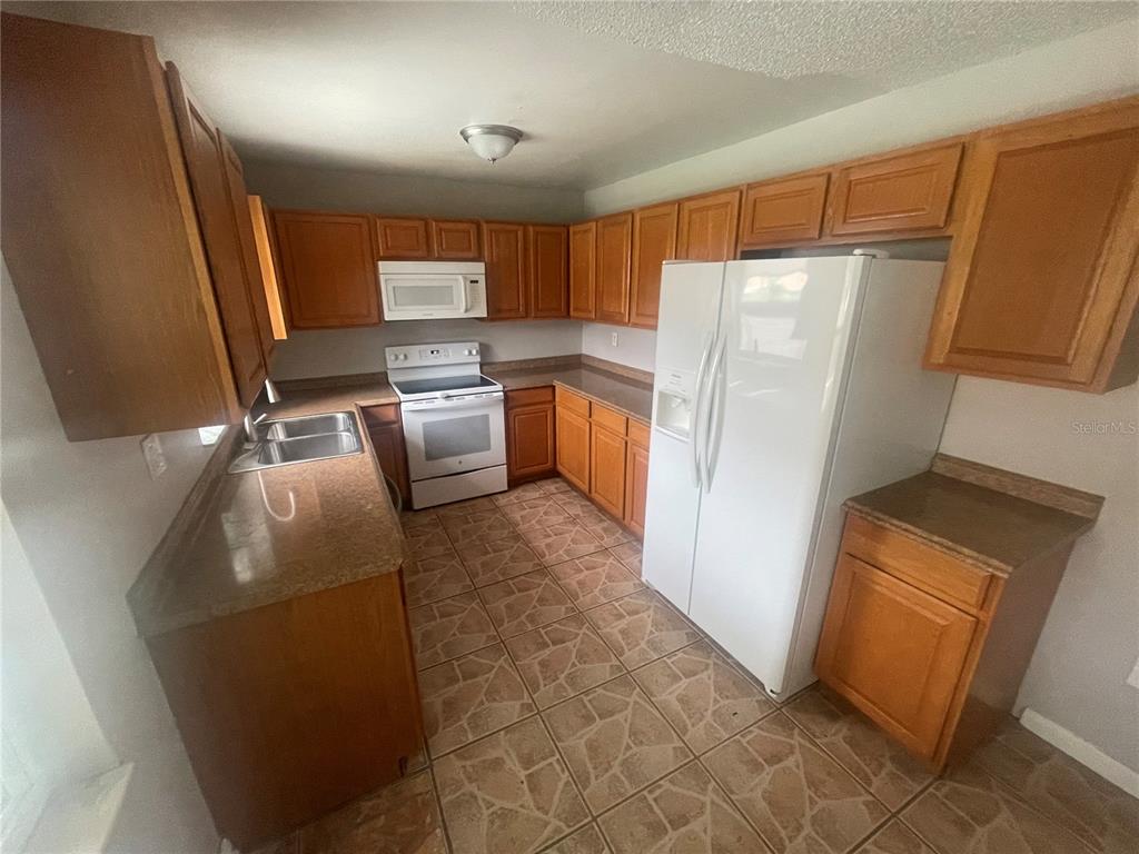 906 Essex Road Brandon, FL 33510 - Photo 3 of 16