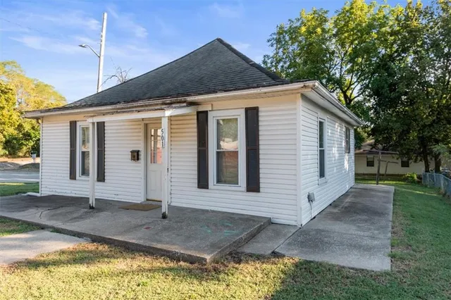 $99,900 | 501 West South Avenue, Independence, MO 64050
