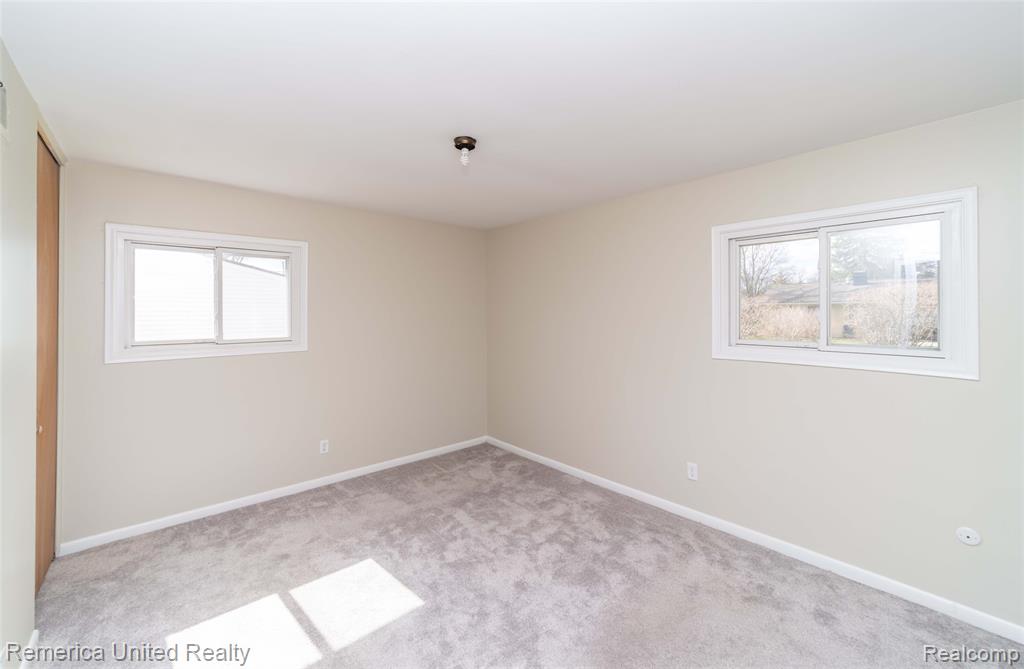 945 North Commerce Road Commerce Township, MI 48382 - Photo 30 of 59