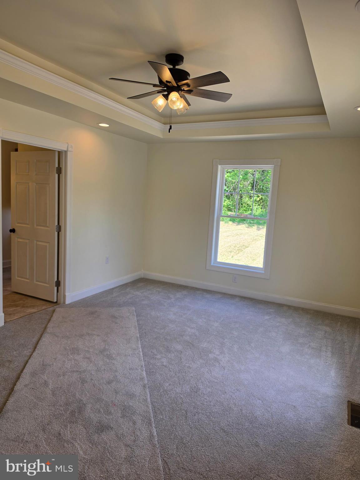 13514 Old Cresaptown Road Southwest Lavale, MD 21502 - Photo 13 of 25 an empty room with a ceiling fan and window