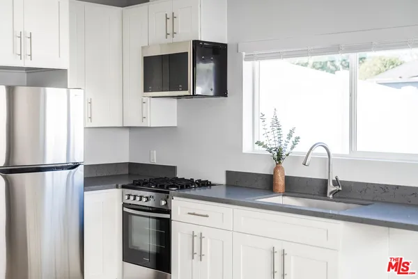 $2,100 | 12457 Hortense Street, Studio City, CA 91604