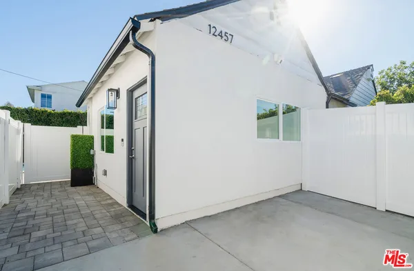 $2,100 | 12457 Hortense Street, Studio City, CA 91604