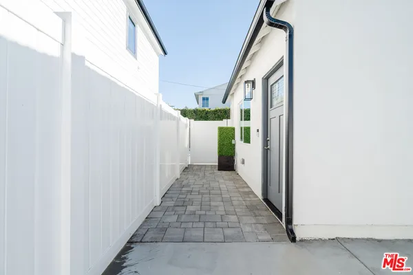 $2,100 | 12457 Hortense Street, Studio City, CA 91604