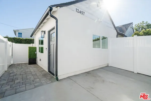 $2,100 | 12457 Hortense Street, Studio City, CA 91604