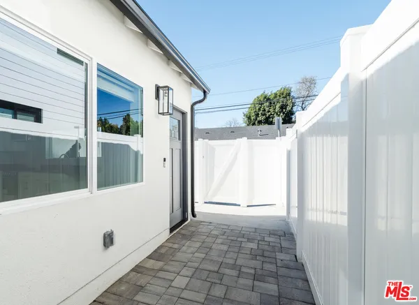 $2,100 | 12457 Hortense Street, Studio City, CA 91604