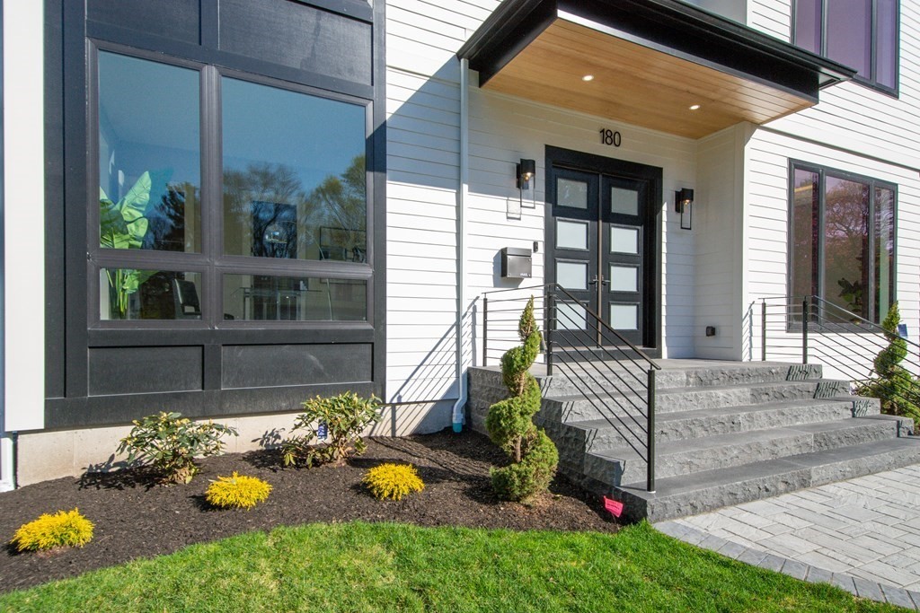 180 Allen Avenue Newton, MA 02468 - Photo 3 of 41