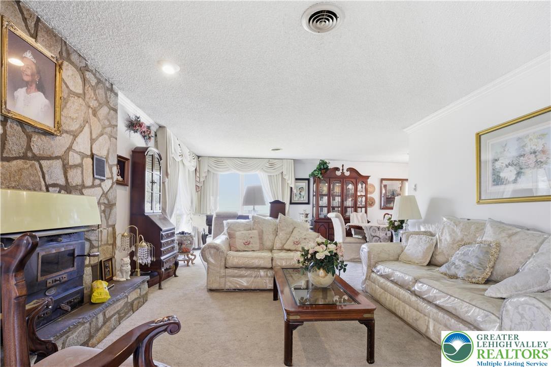 3249 Rim Road Bethlehem, PA 18020 - Photo 2 of 22