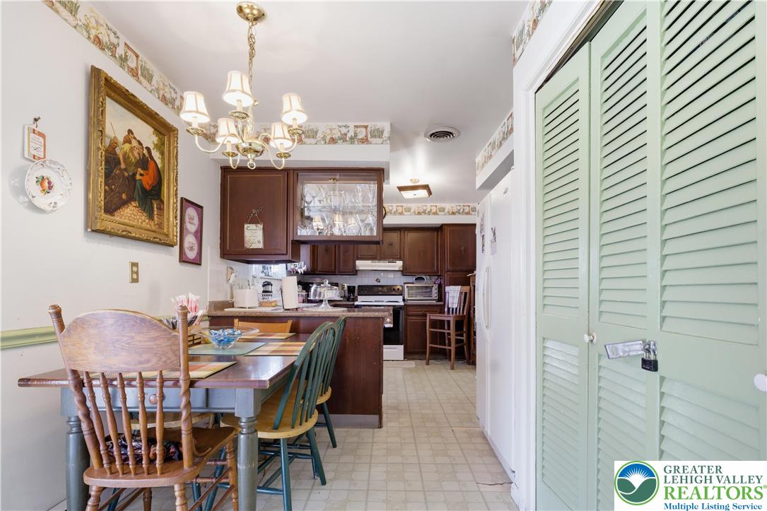 3249 Rim Road Bethlehem, PA 18020 - Photo 5 of 22