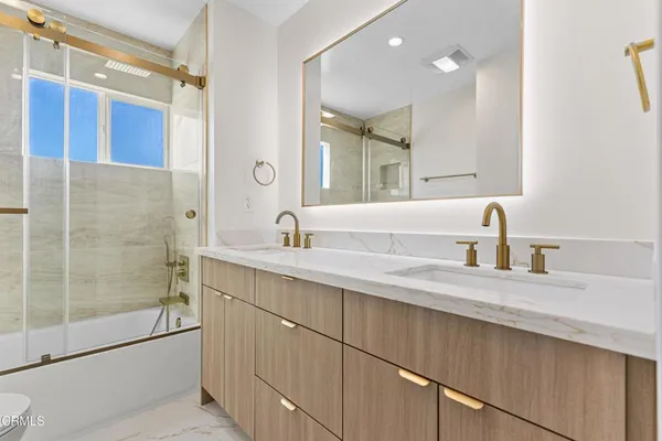 $4,250 | 7552 Bloomington Avenue, Burbank, CA 91504