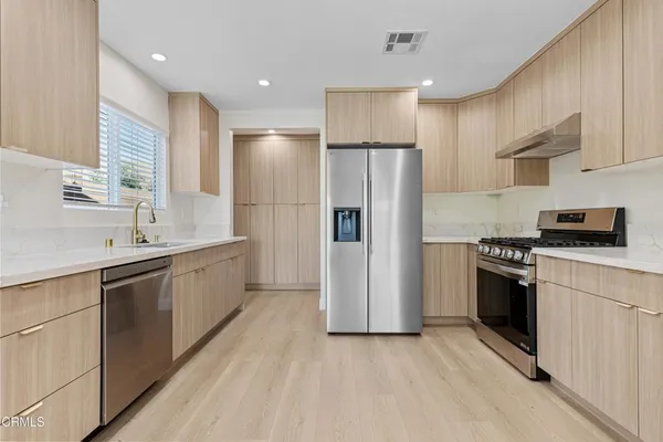 $4,250 | 7552 Bloomington Avenue, Burbank, CA 91504