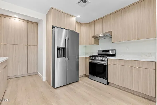 $4,250 | 7552 Bloomington Avenue, Burbank, CA 91504