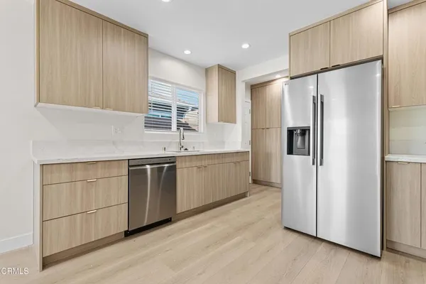 $4,250 | 7552 Bloomington Avenue, Burbank, CA 91504