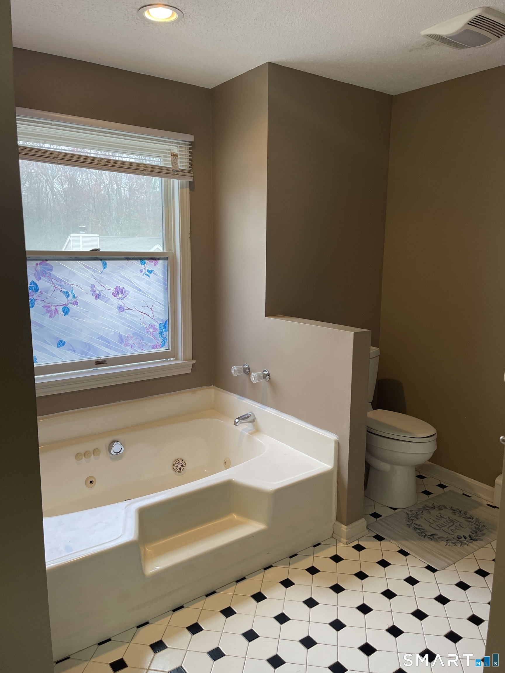163 Trotters Way Torrington, CT 06790 - Photo 7 of 23 a bathroom with a bathtub and a toilet