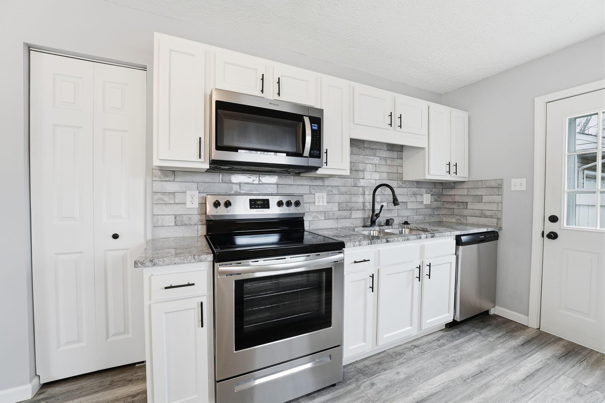 1260 Country Club Road Columbus, OH 43227 - Photo 5 of 28 Kitchen