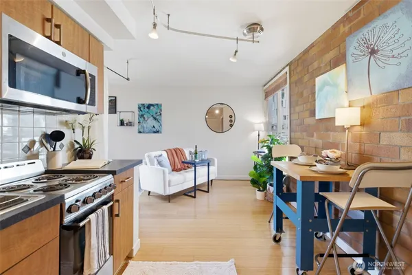 $252,000 | 905 Cherry Street, Unit 306, Seattle, WA 98104