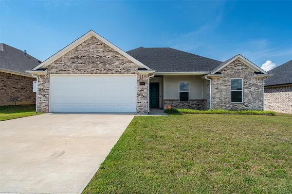 $309,900 | 1806 Forestdale Boulevard, Whitehouse, TX 75791