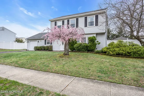 a view of a house with backyard