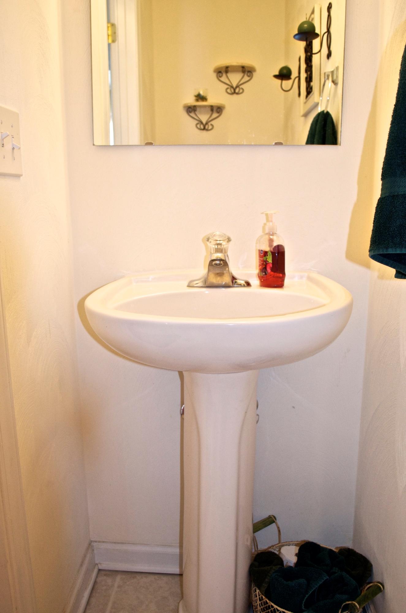 6806 Albert Road Roanoke, VA 24019 - Photo 21 of 48 Entry Half Bath