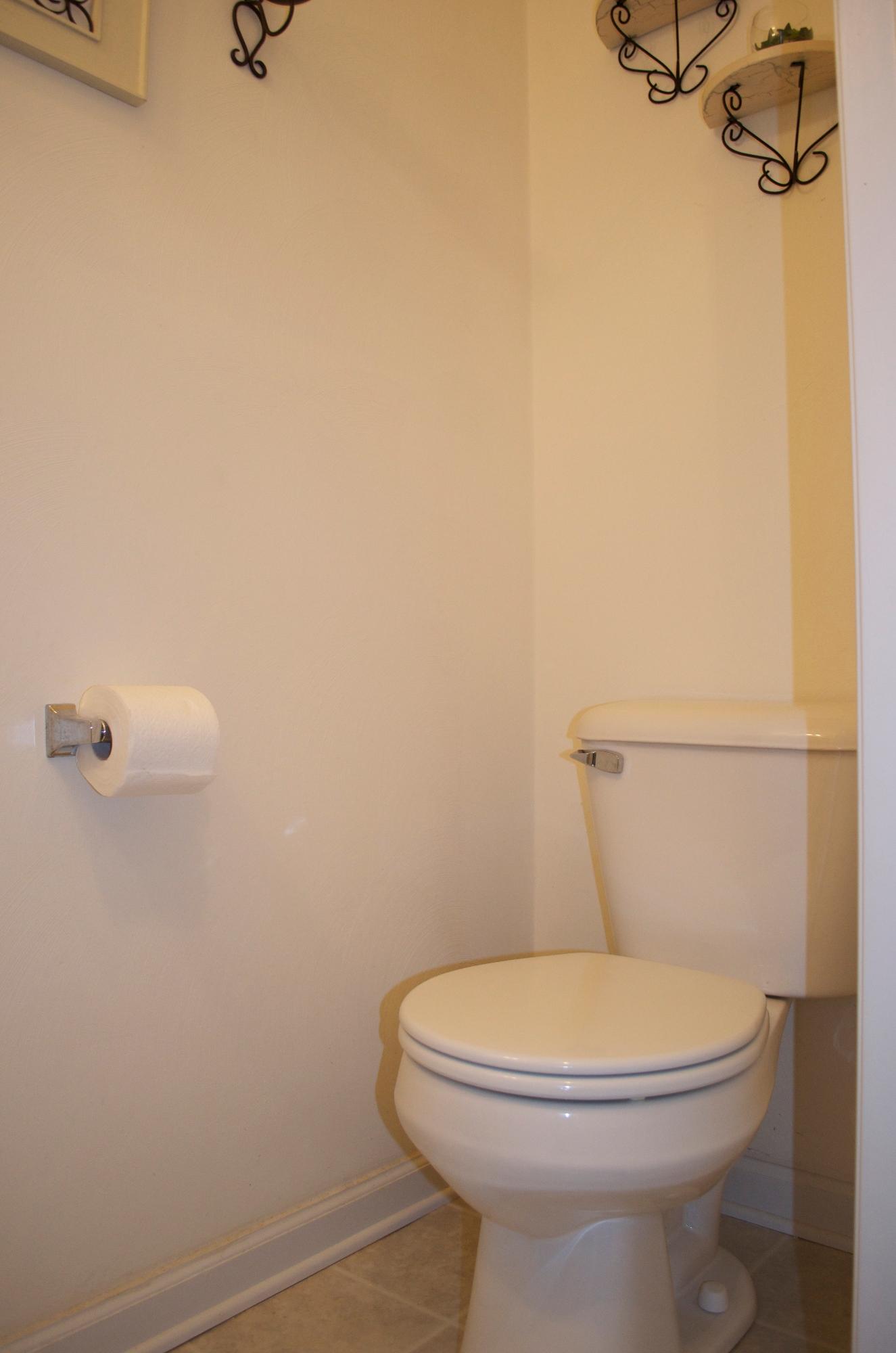 6806 Albert Road Roanoke, VA 24019 - Photo 22 of 48 Entry Half Bath