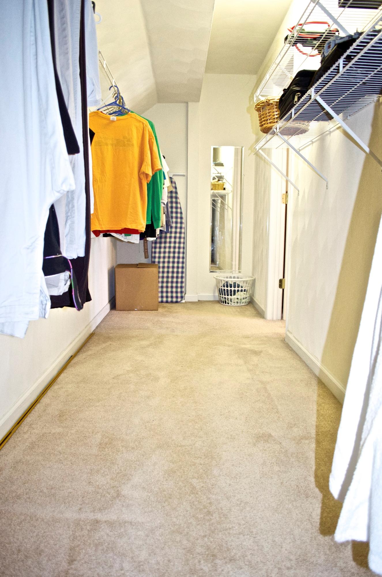 6806 Albert Road Roanoke, VA 24019 - Photo 33 of 48 Huge WalkIn Closet