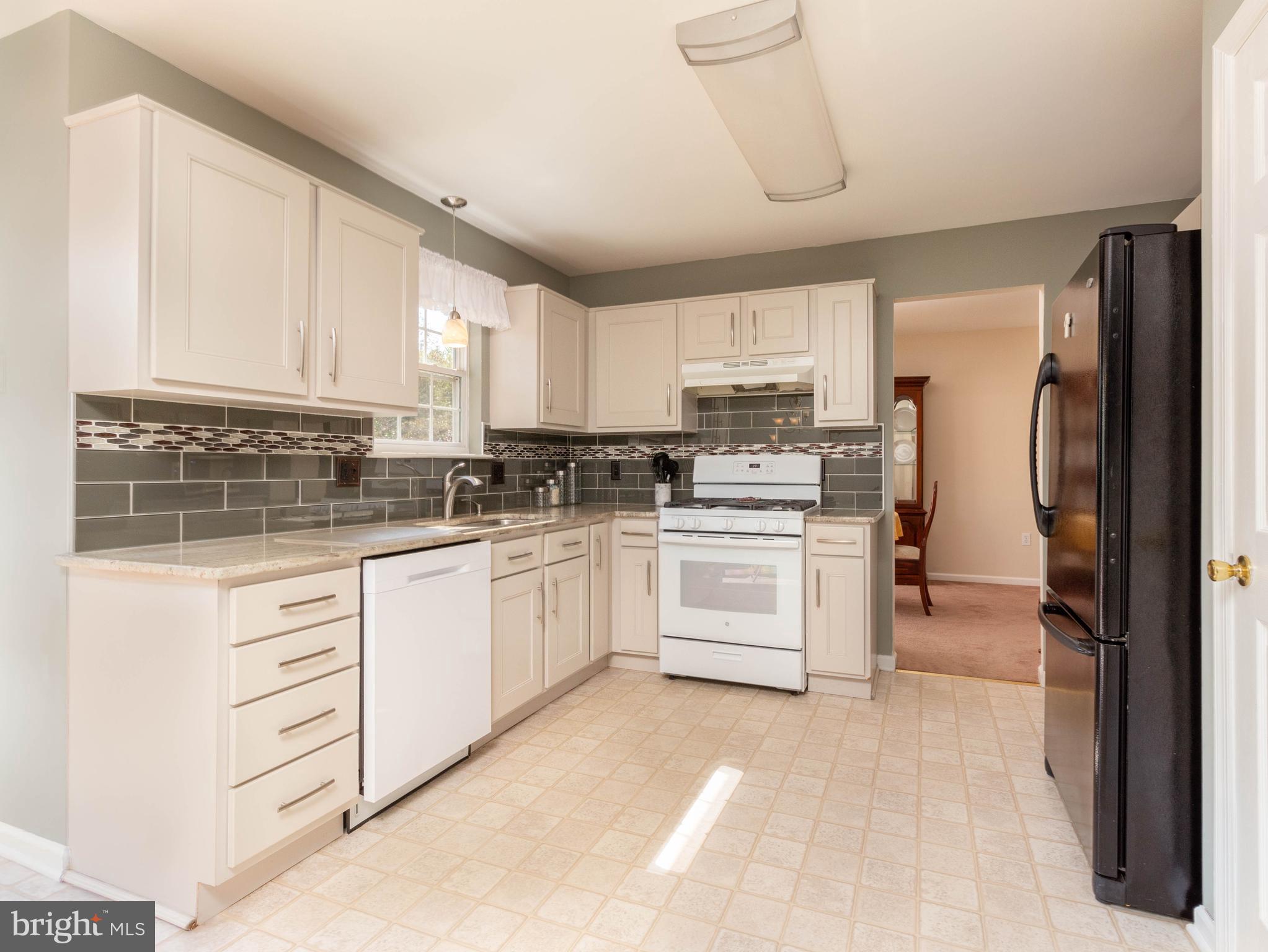 40 Birchgrove Road Newark, DE 19702 - Photo 5 of 36 Kitchen