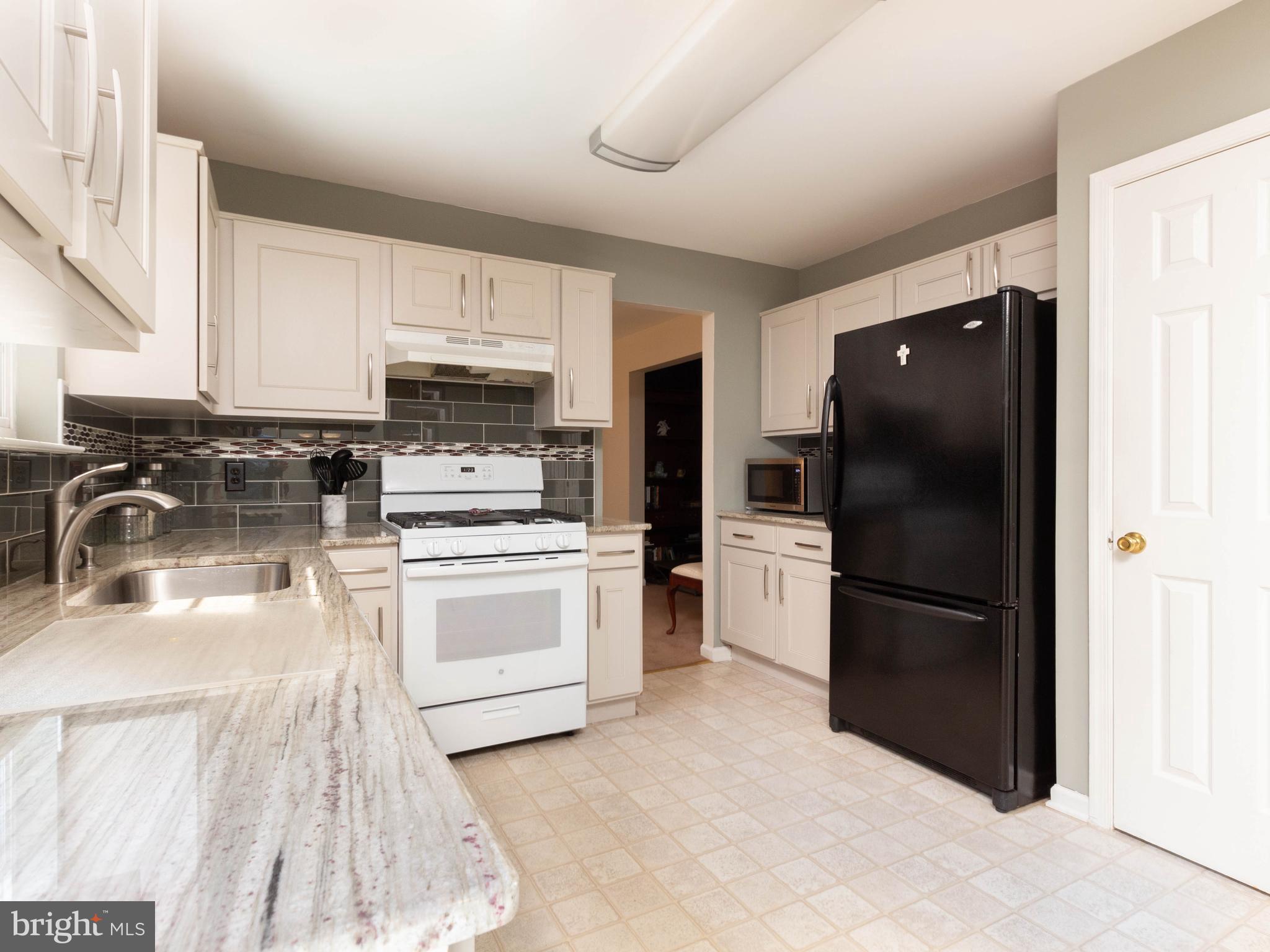 40 Birchgrove Road Newark, DE 19702 - Photo 6 of 36 Kitchen