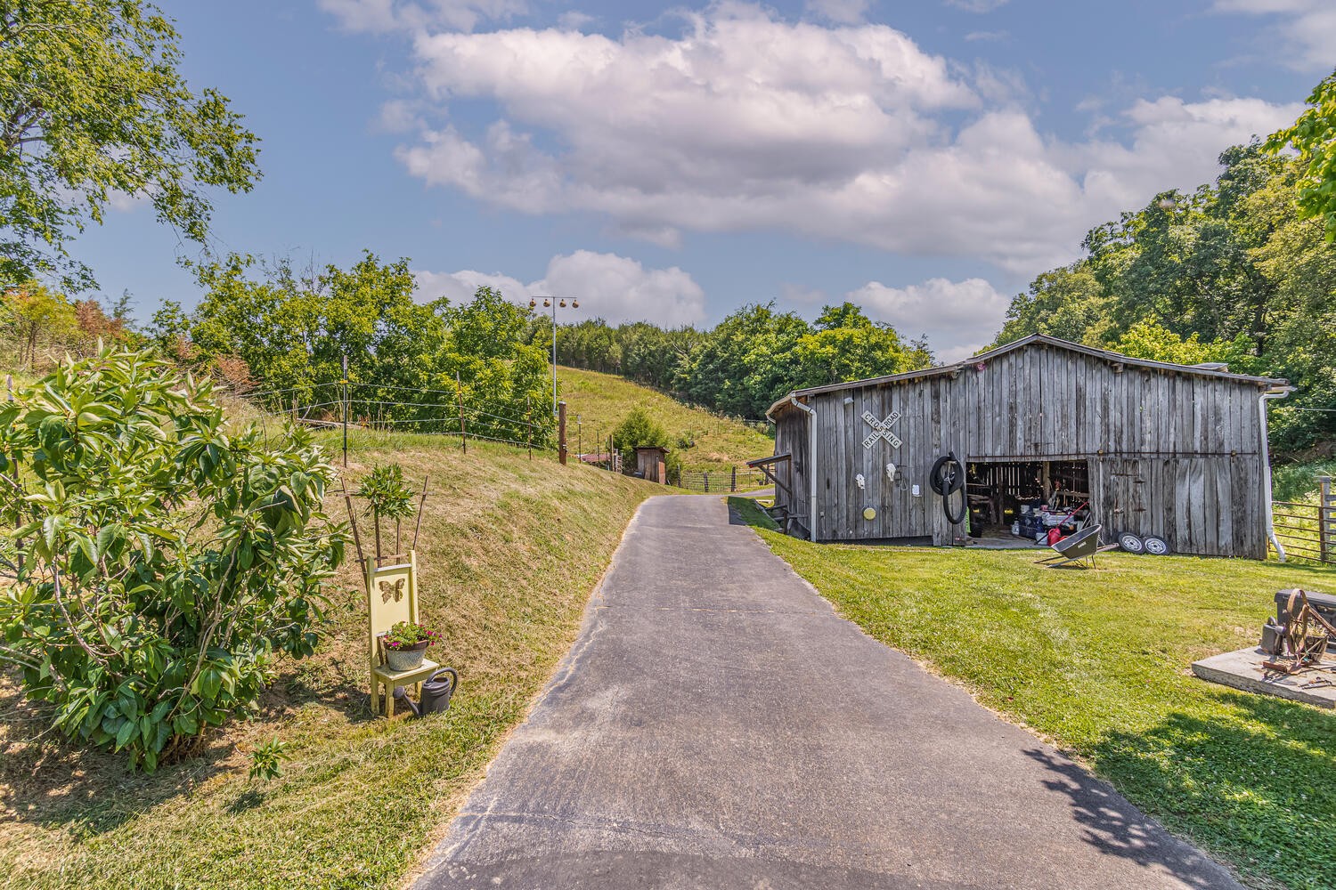 341 Launch Way Bybee, TN 37713 - Photo 28 of 31