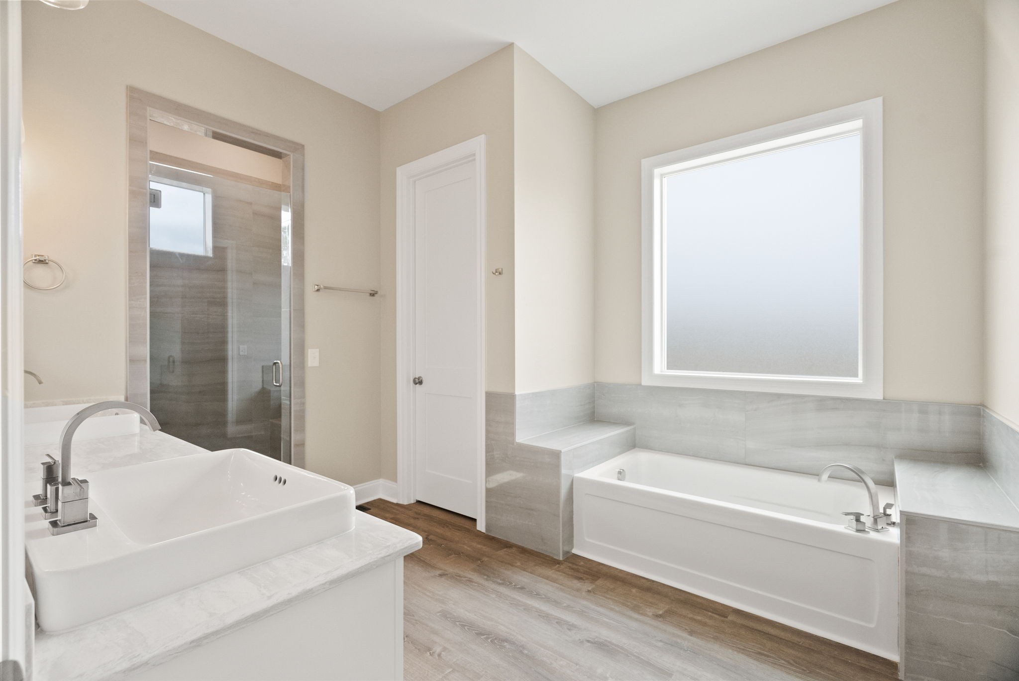 4108 Old Coopertown Road Springfield, TN 37172 - Photo 27 of 39 a bathroom with a bathtub and a sink