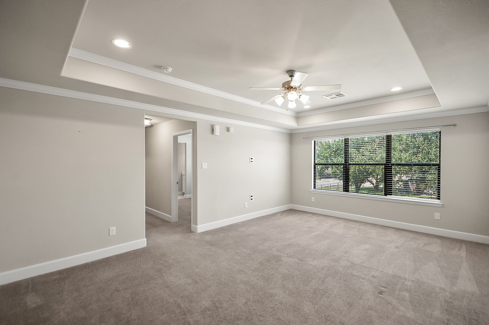 5328 Larkin Street Houston, TX 77007 - Photo 8 of 27 Versatile game room providing the perfect space for a media area, home office, playroom, or secondary living space.
