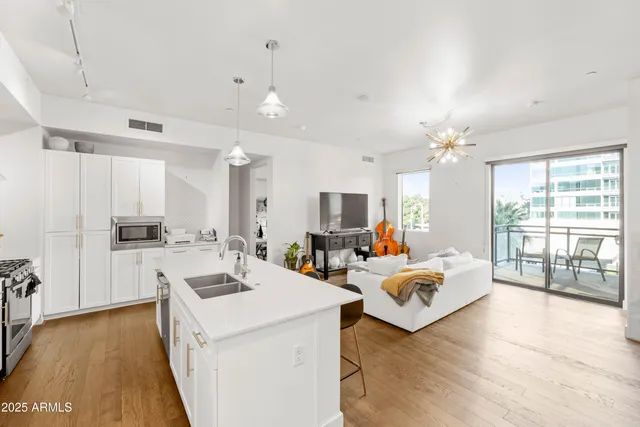 $409,000 | 3131 North Central Avenue, Unit 3006, Phoenix, AZ 85012