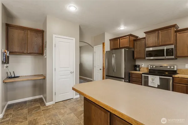 $395,000 | 800 South Hamilton Road, Moses Lake, WA 98837