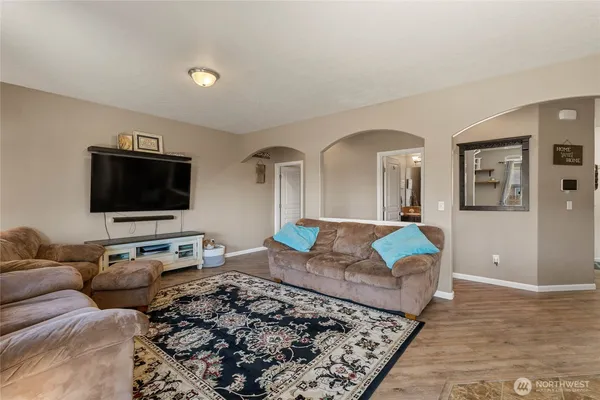 $395,000 | 800 South Hamilton Road, Moses Lake, WA 98837