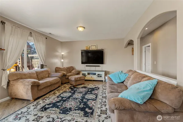 $395,000 | 800 South Hamilton Road, Moses Lake, WA 98837