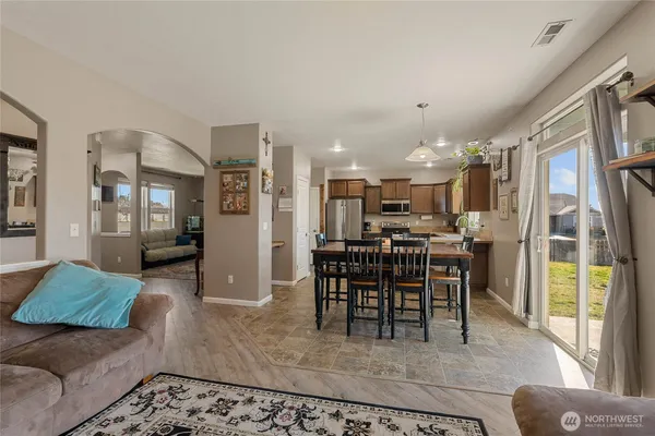 $395,000 | 800 South Hamilton Road, Moses Lake, WA 98837