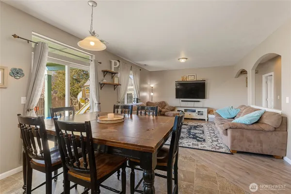 $395,000 | 800 South Hamilton Road, Moses Lake, WA 98837