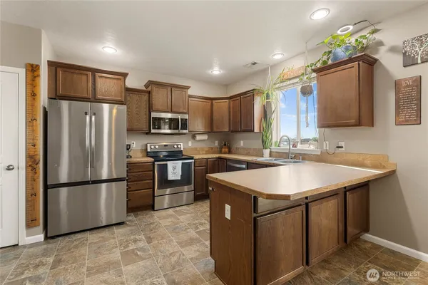 $395,000 | 800 South Hamilton Road, Moses Lake, WA 98837